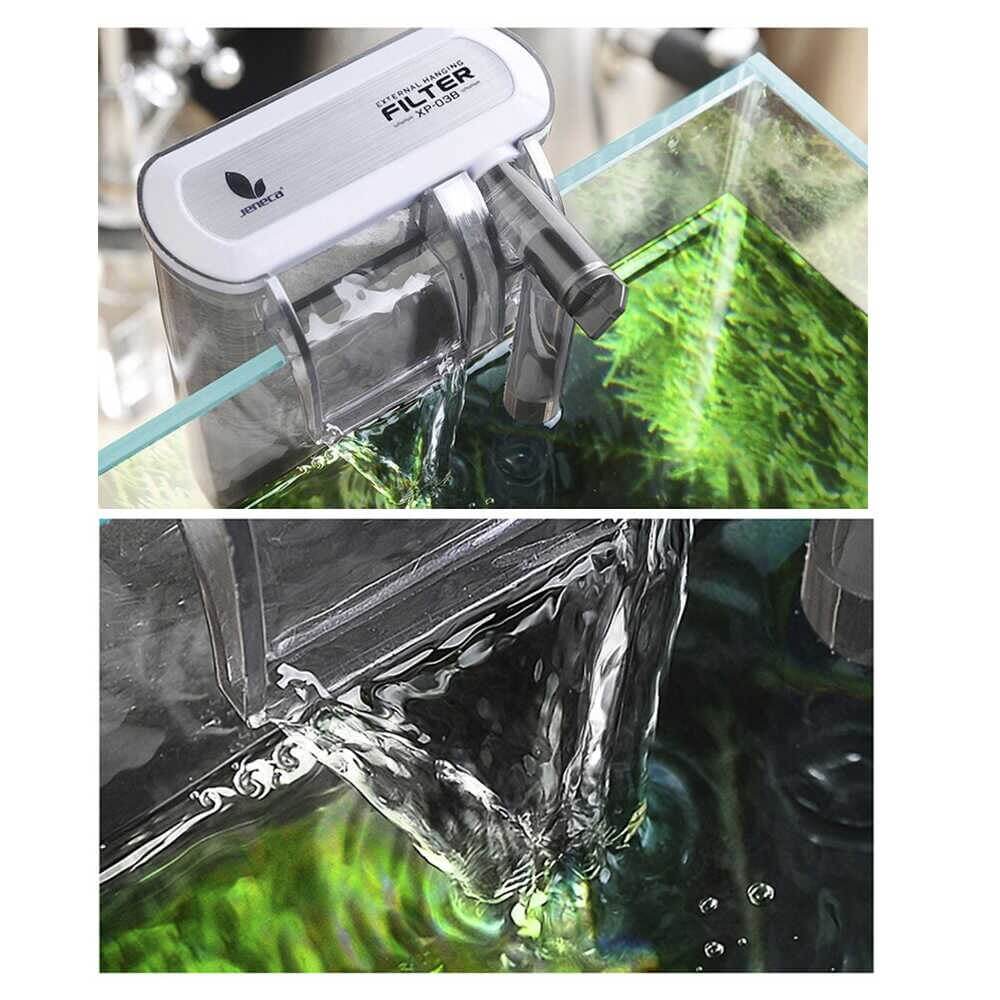 Filtro de cascada tipo mochila instalado en el borde externo del vidrio, mostrando el efecto de caída de agua.